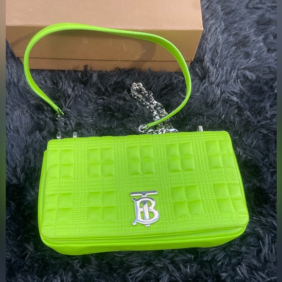 BURBERRY Small Lola Shoulder Chain Bag green - Picture 12 of 12